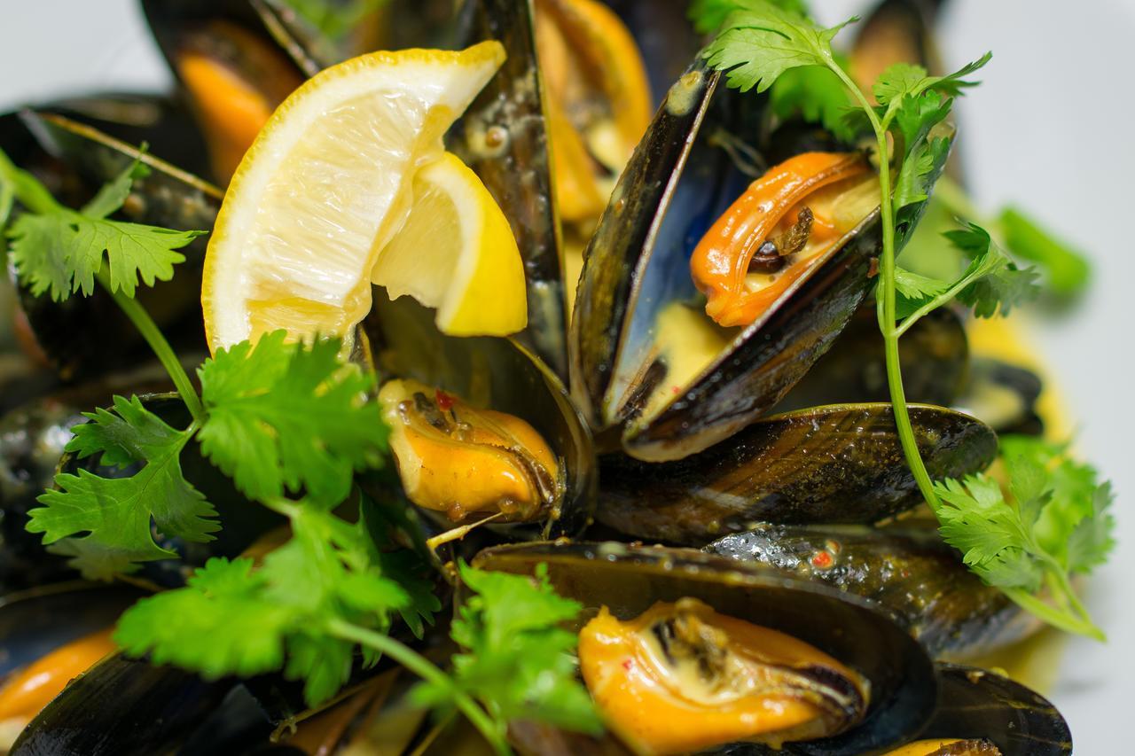 Отель The Fenwick Steak & Seafood Pub Claughton Экстерьер фото